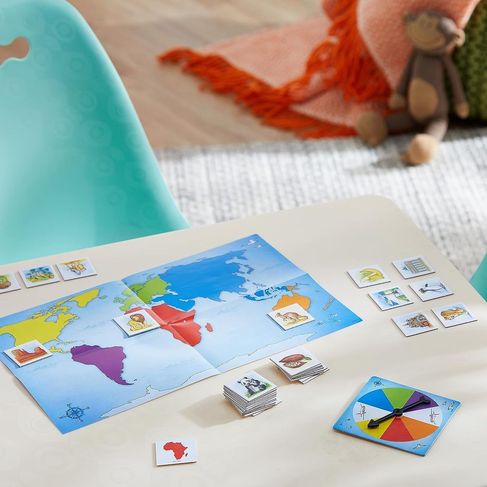 Mappa del mondo con immagini di animali e pezzi del gioco.