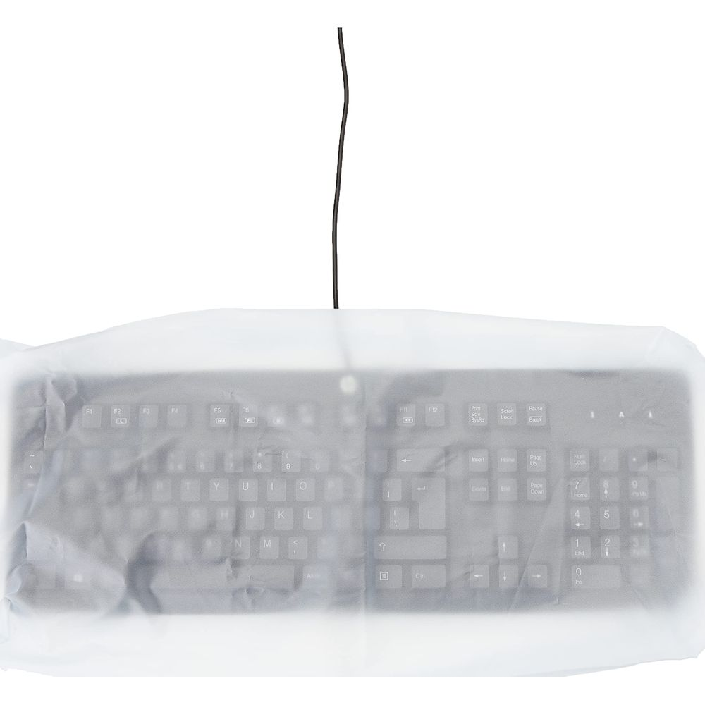 Eine Tastatur unter einer durchsichtigen Plastikhülle mit einem schwarzen Kabel.