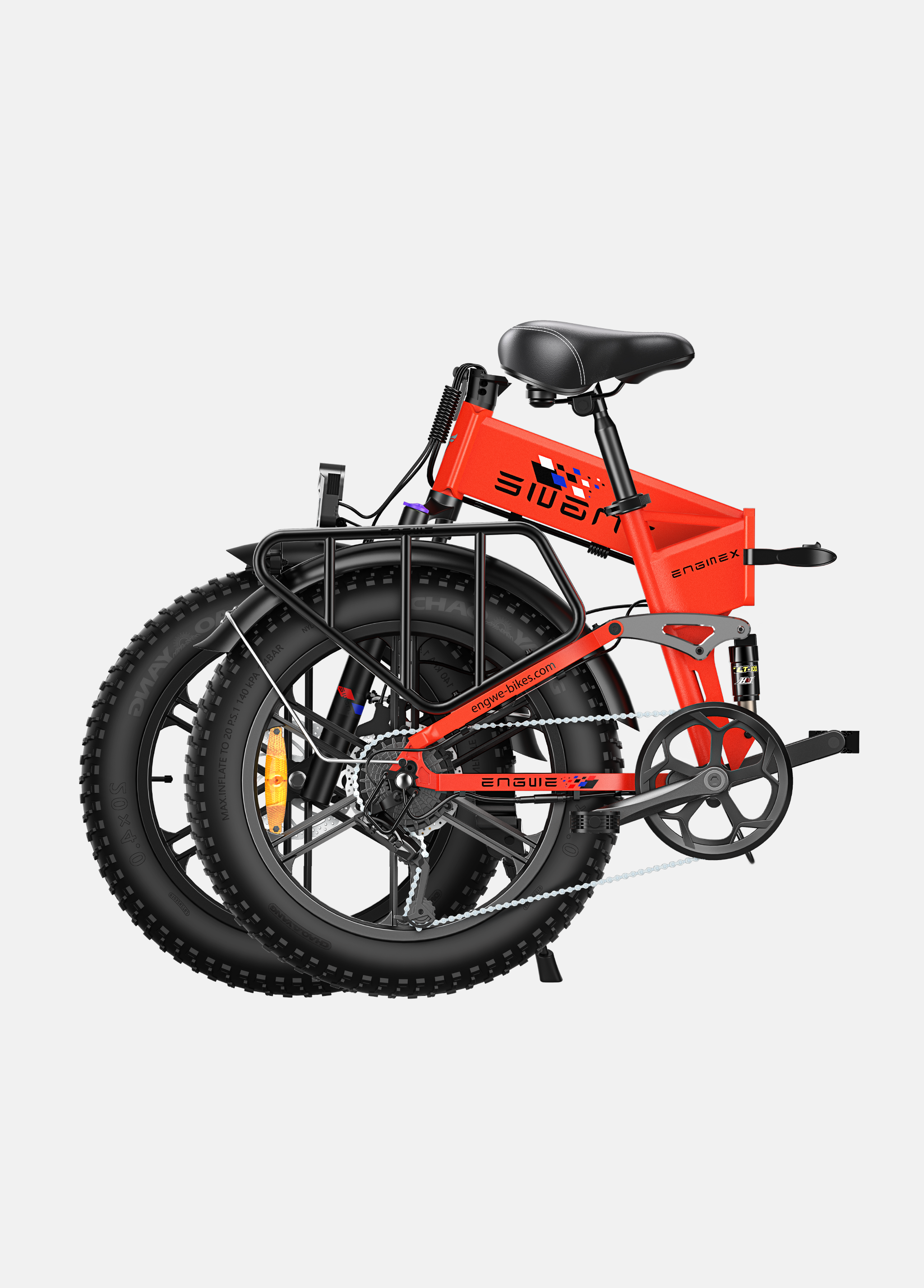 Ein rotes, faltbares E-Bike mit dicken Reifen und schwarzem Gepäckträger.