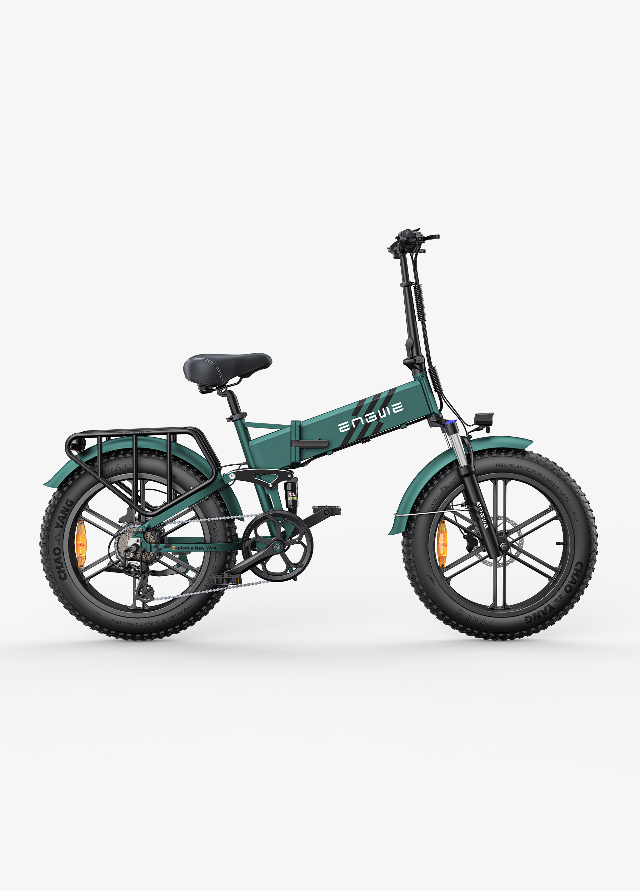 Ein faltbares grünes Elektrofahrrad mit schwarzen Reifen und Gepäckträger.