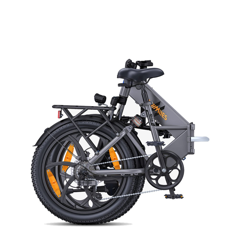 Graues faltbares E-Bike mit Gepäckträger, Rücklicht und orangefarbenen Reflektoren.