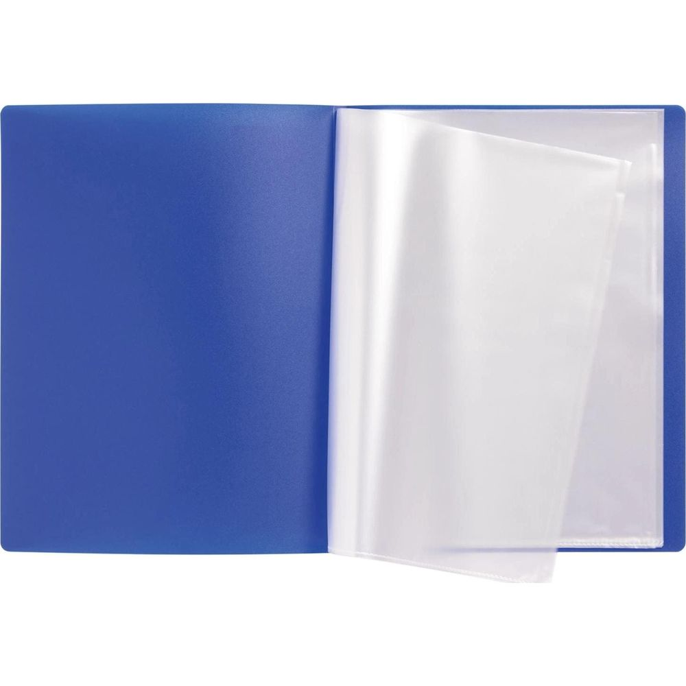 Otwarty niebieski segregator z przezroczystymi koszulkami.