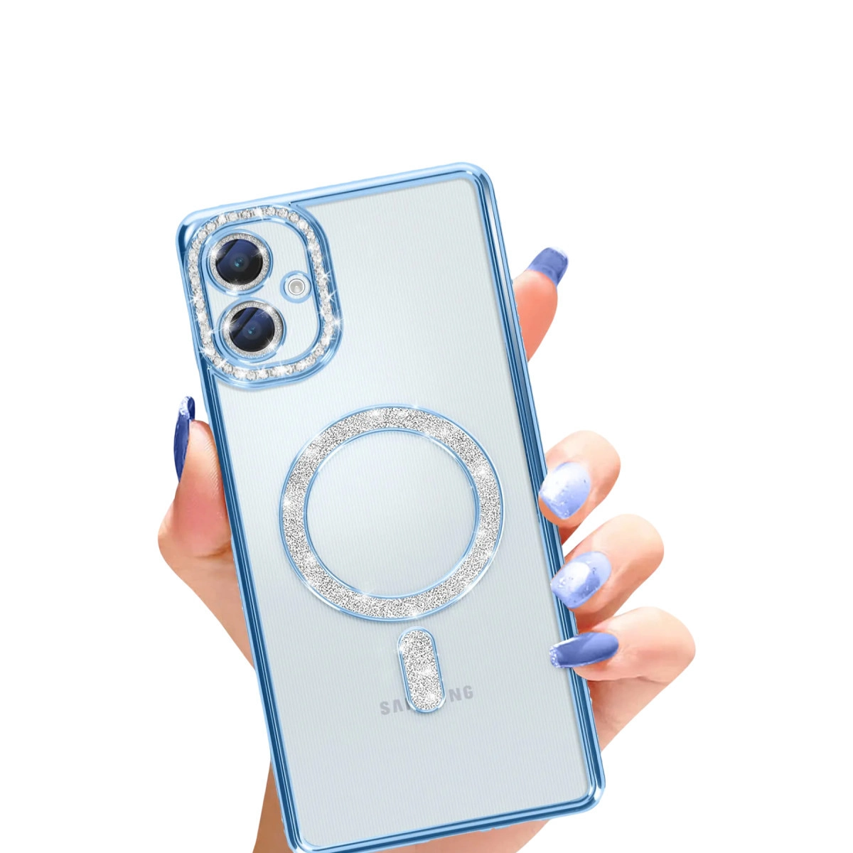 Bir el, simli halkalı mavi bir telefon kılıfı tutuyor.