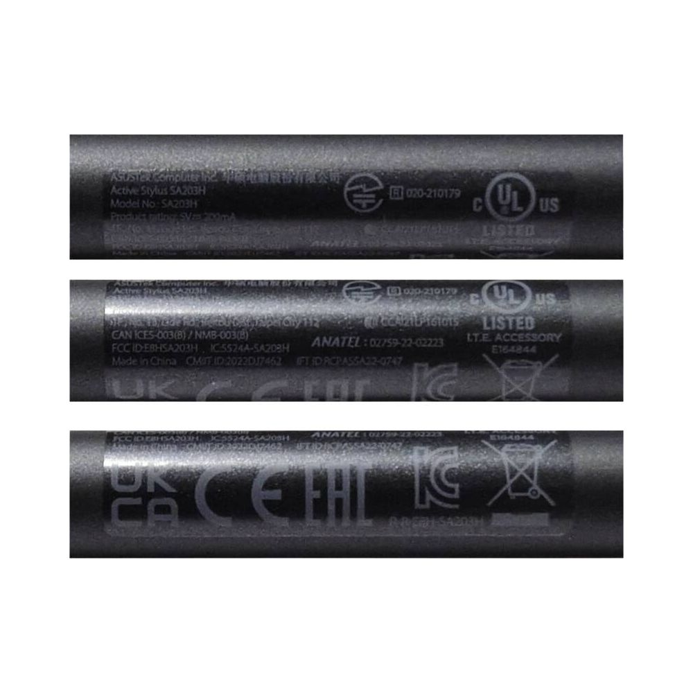 Zbliżenie czarnego rysika z różnymi znakami certyfikacji i numerami modeli.