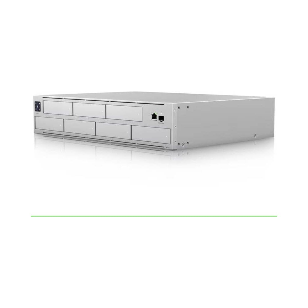 Un dispositivo argentato da montare su rack con otto alloggiamenti e due porte di rete.