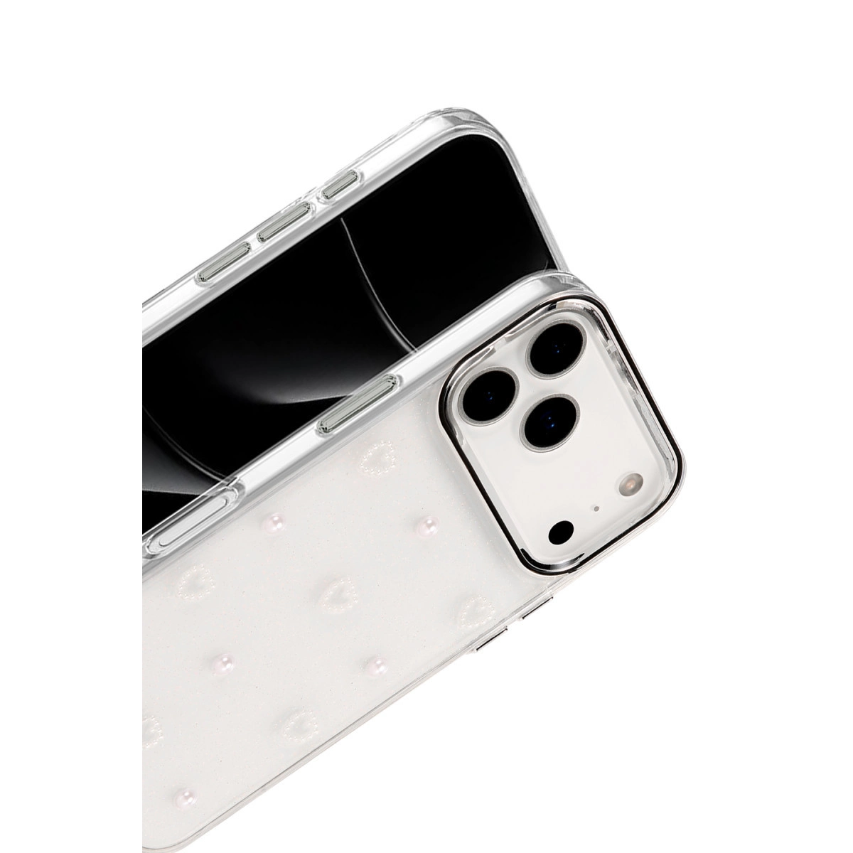 Beyaz arka plan üzerinde inciler ve kalpler bulunan şeffaf telefon kılıfı.