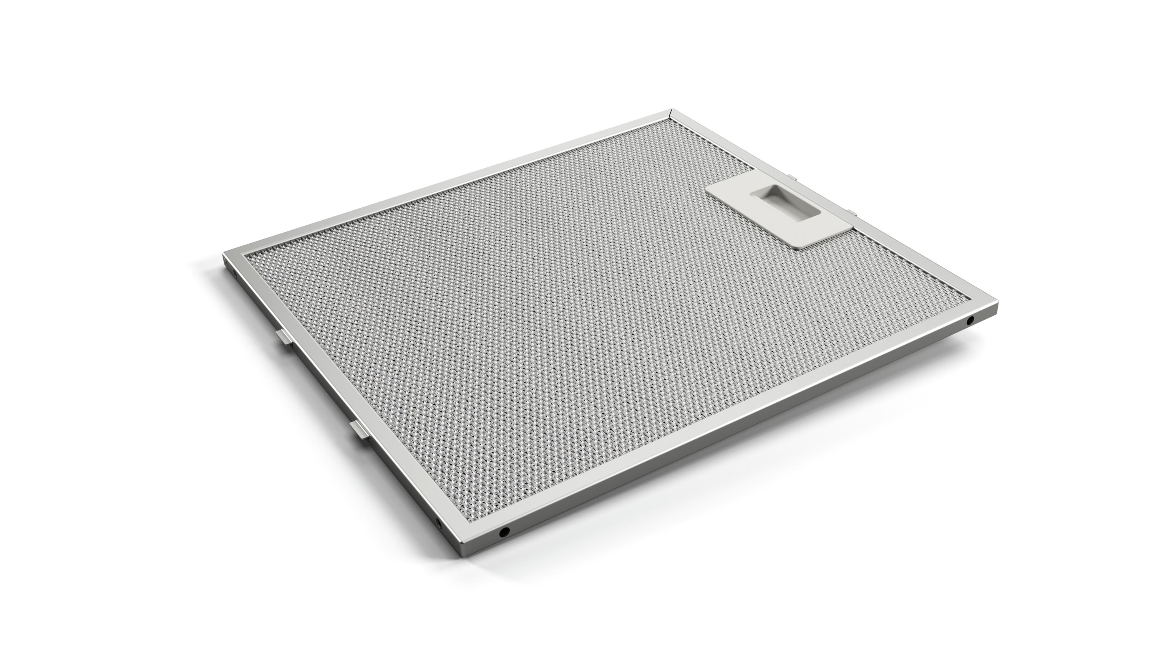 Filtro metallico cappa aspirante con maniglia su sfondo bianco.