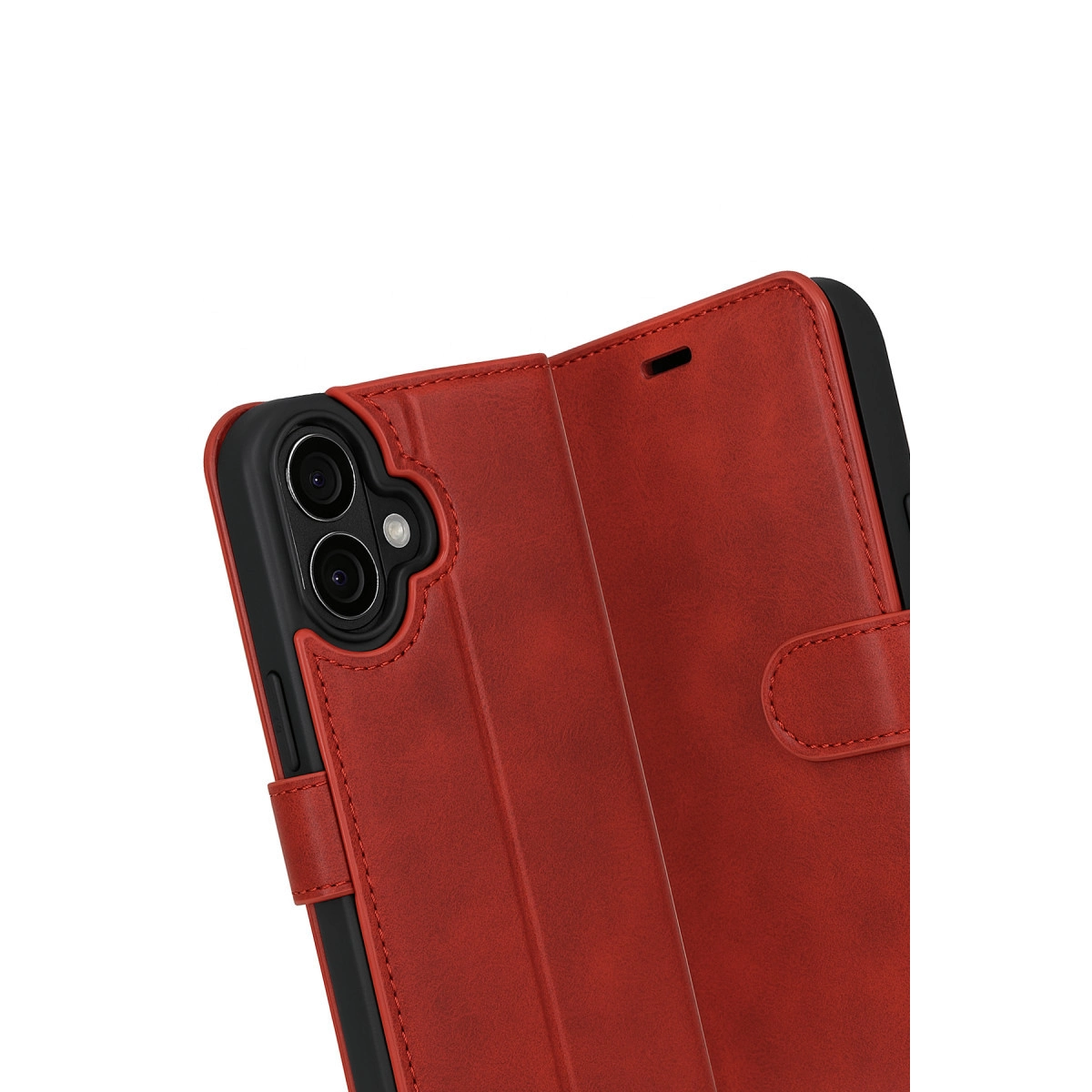 Kamera modüllü ve çıtçıtlı kırmızı cep telefonu kılıfı. Beyaz arka plan.