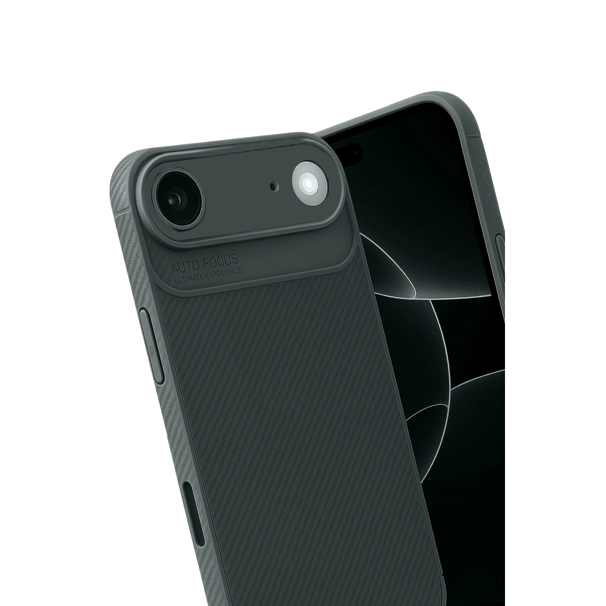 Koyu gri karbon desenli telefon kılıfı, kamera kesimli. Beyaz flaş.