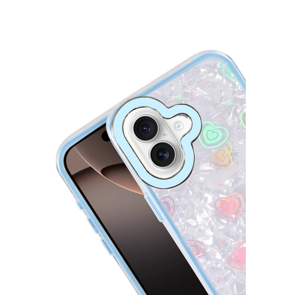 Kamera lensinin etrafında açık mavi kenarlı, sedefli kalplere sahip beyaz telefon kılıfı.