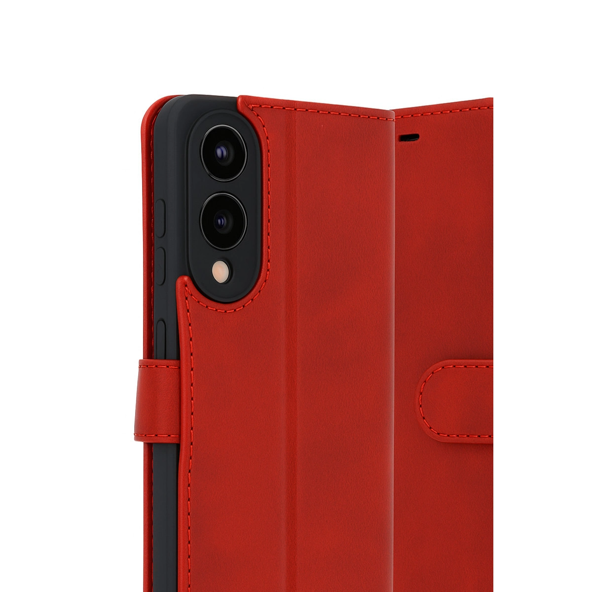 Çıkıntılı kamerası ve dikişleri olan kırmızı telefon kılıfı, beyaz arka plan.