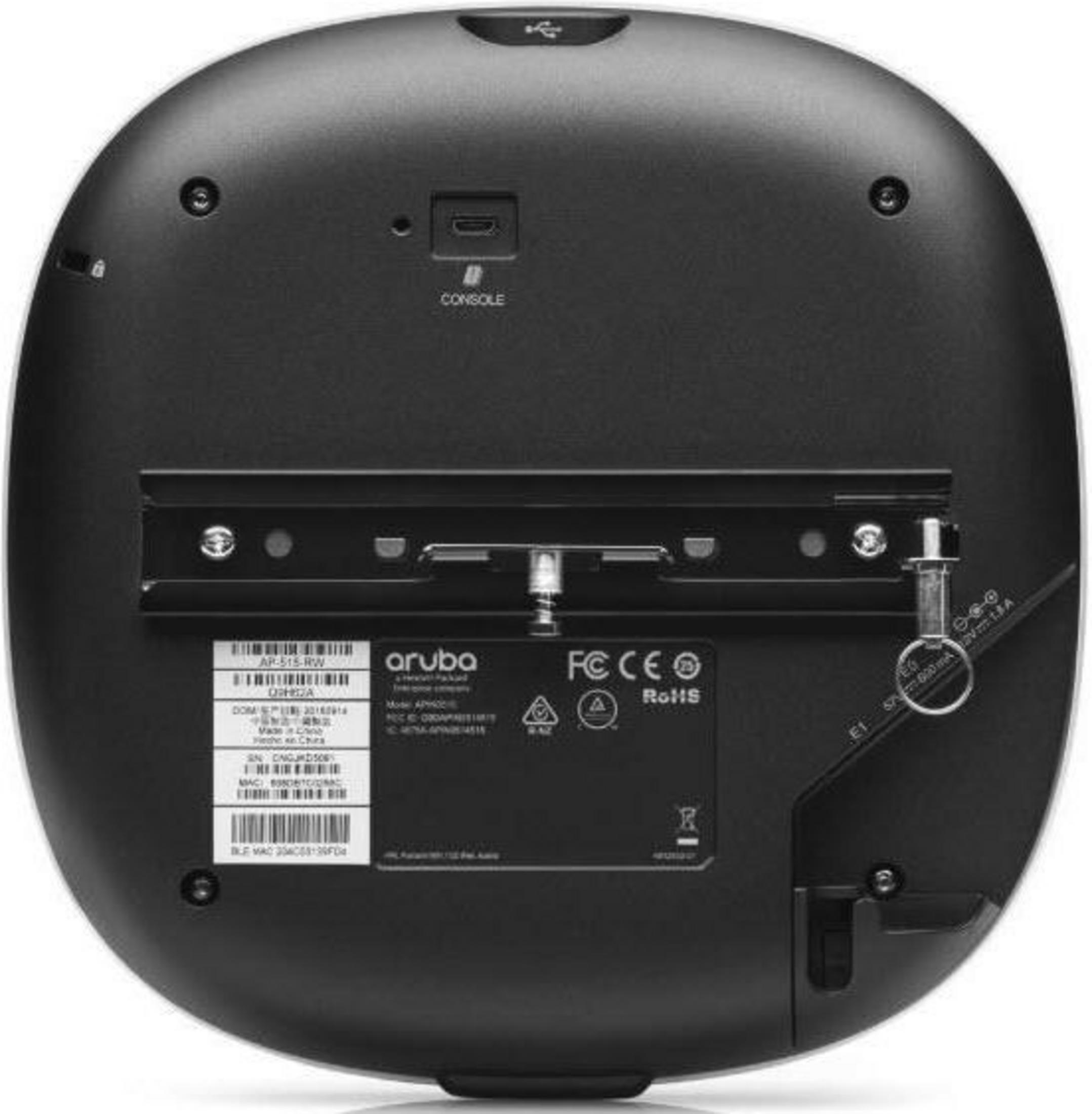 Widok z tyłu czarnego urządzenia Aruba AP-515-RW z portami i etykietą.