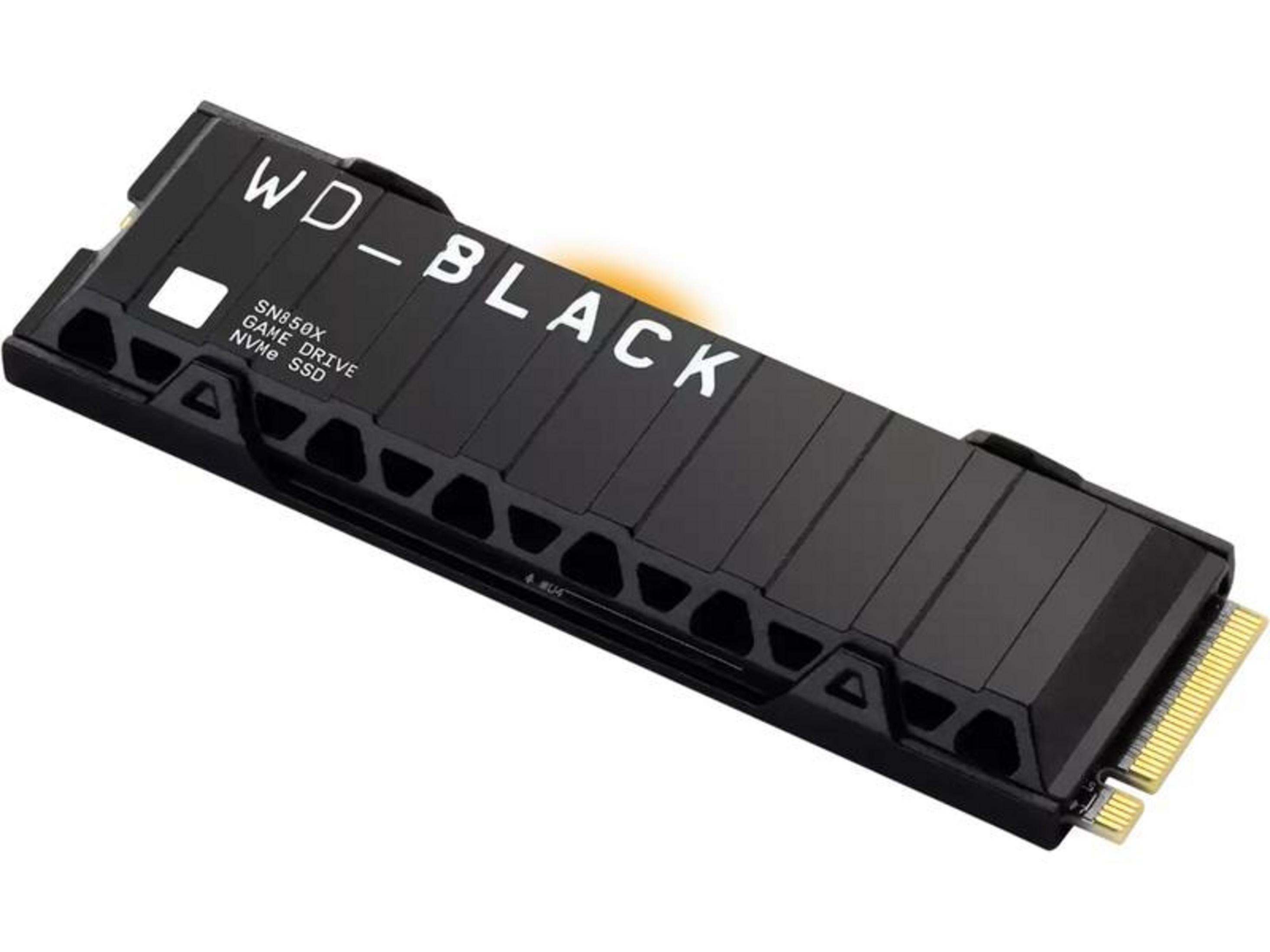 Czarny dysk SSD NVMe WD-Black ze złotymi złączami.