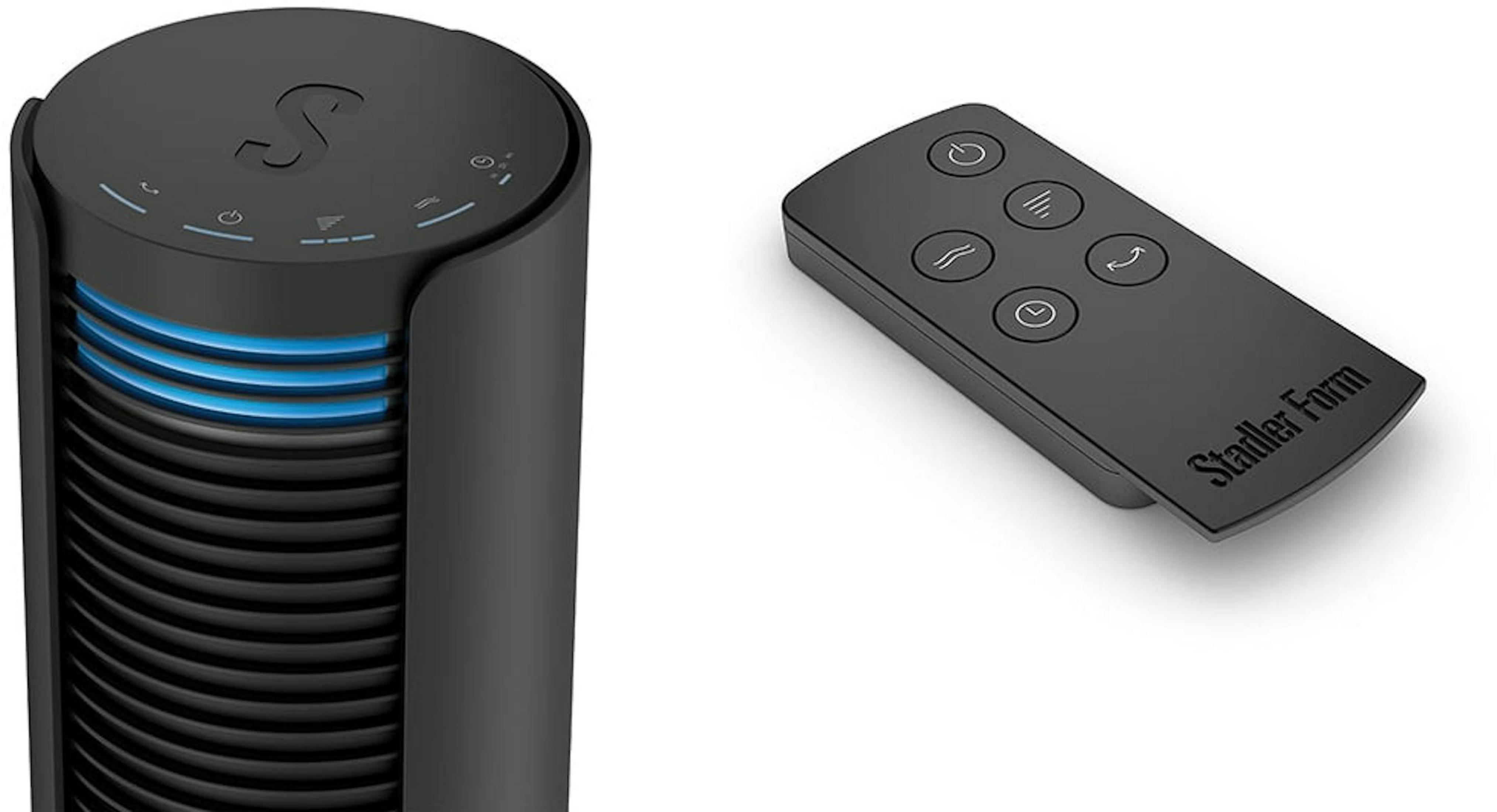 Un ventilateur tour noir et une télécommande avec des boutons.