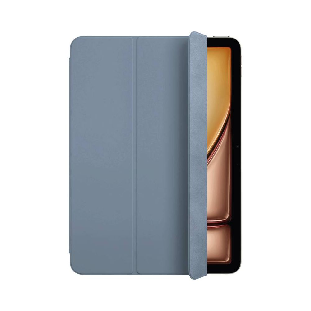 Una tableta azul con su funda abierta, mostrada sobre fondo blanco.
