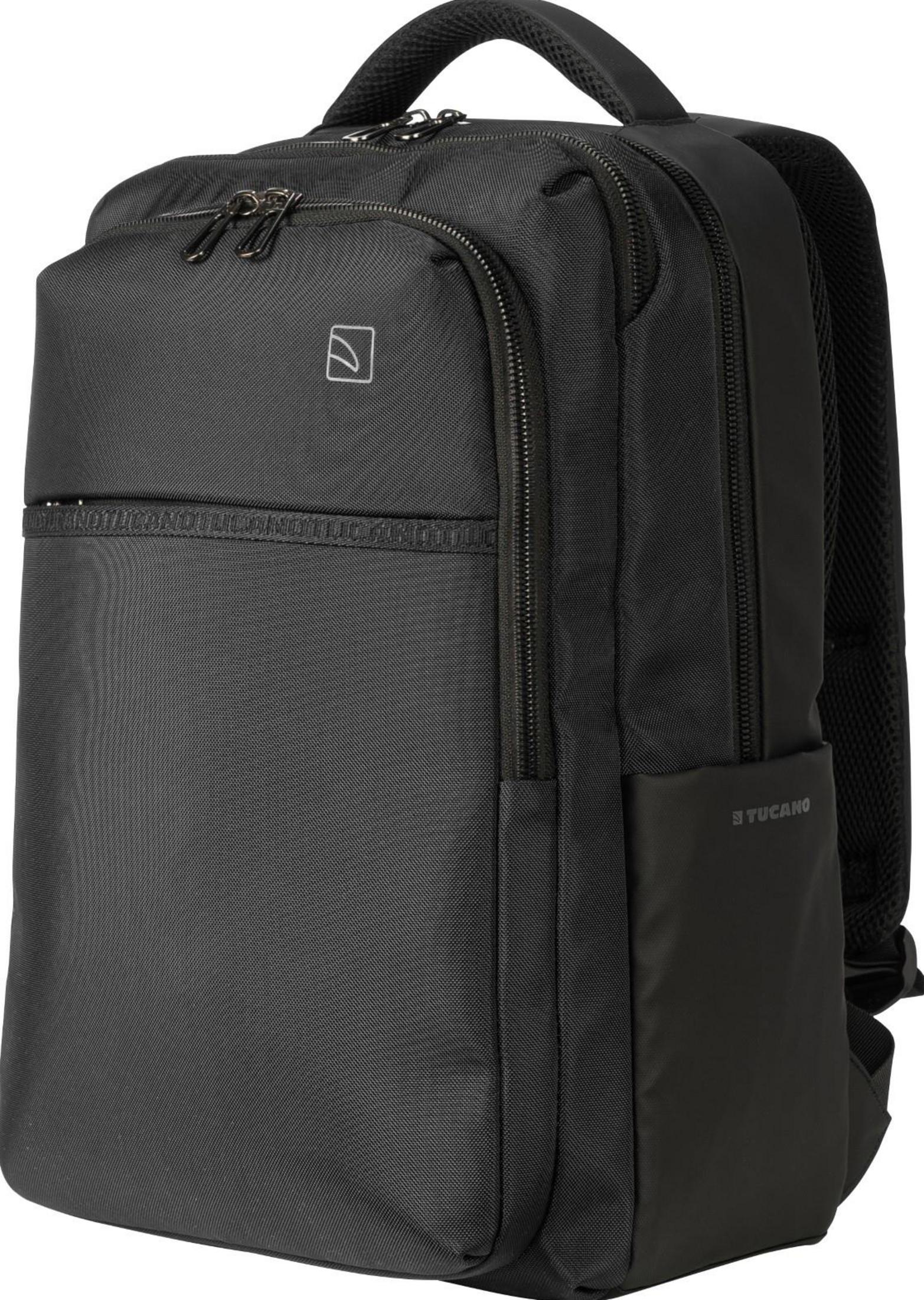 Schwarzer Rucksack mit Logo und Reißverschlüssen.