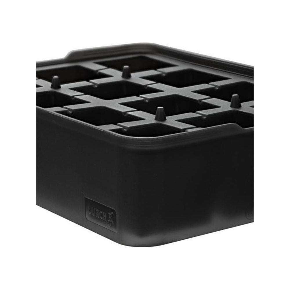 Stampo per cubetti di ghiaccio nero con 16 scomparti e perni conici.