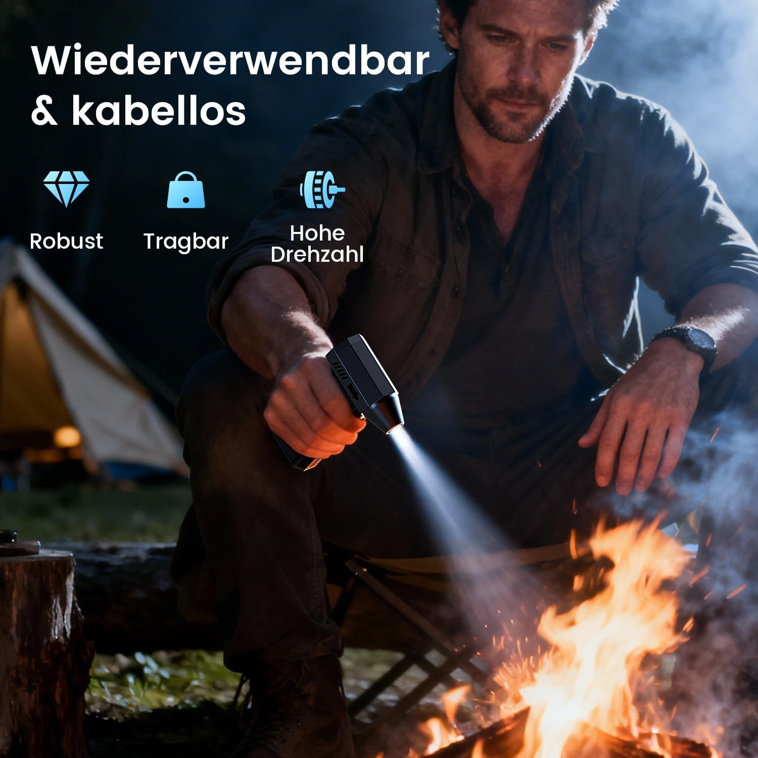 Mann mit Taschenlampe zündet Lagerfeuer an. Text: Wiederverwendbar & kabellos, robust, tragbar, hohe Drehzahl.