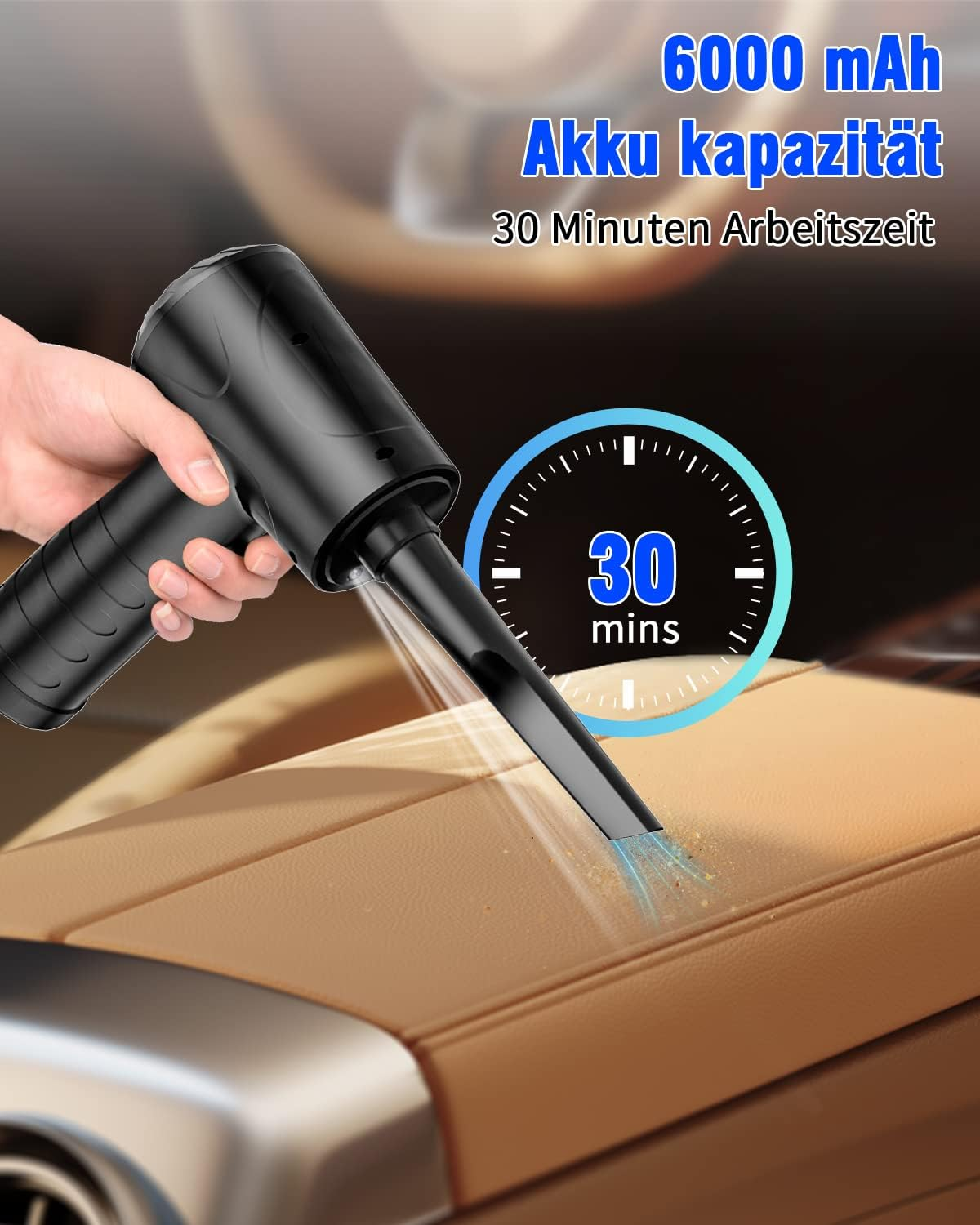Ein Handstaubsauger reinigt ein braunes Ledersitzpolster im Auto. 6000 mAh Akku.