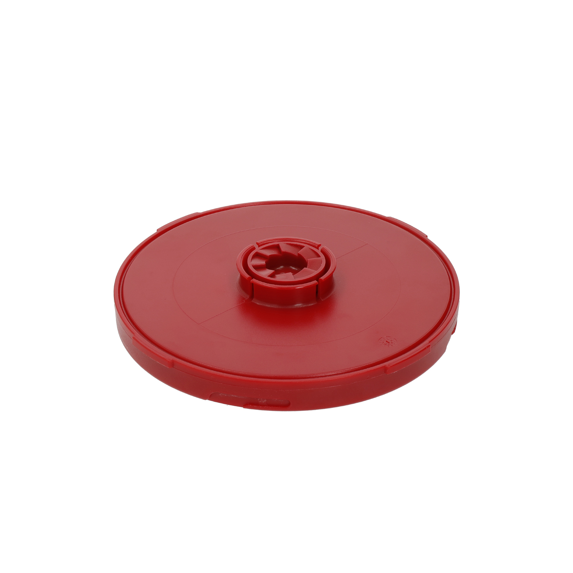 Ein roter Kunststoffdeckel mit einem zentralen Naben-Design.