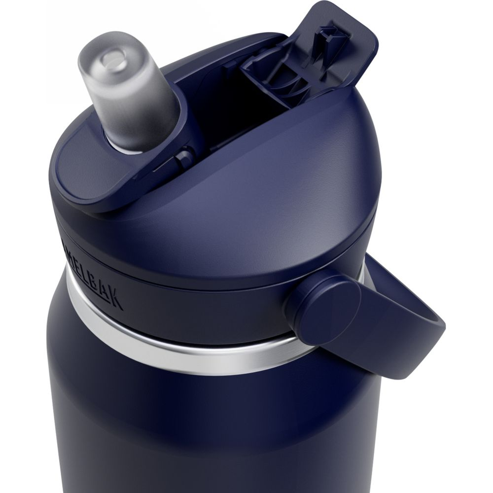 Dunkelblaue Trinkflasche mit silbernem Ring und offenem Strohhalmdeckel.