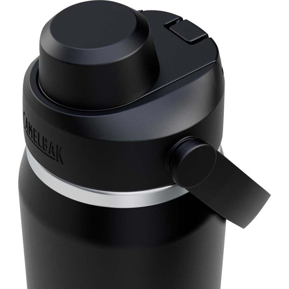 Nahaufnahme des schwarzen CamelBak-Deckels mit silbernem Ring und Tragegriff.