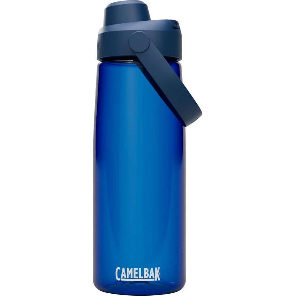 Blaue Camelbak-Wasserflasche mit dunklem Deckel und Henkel.