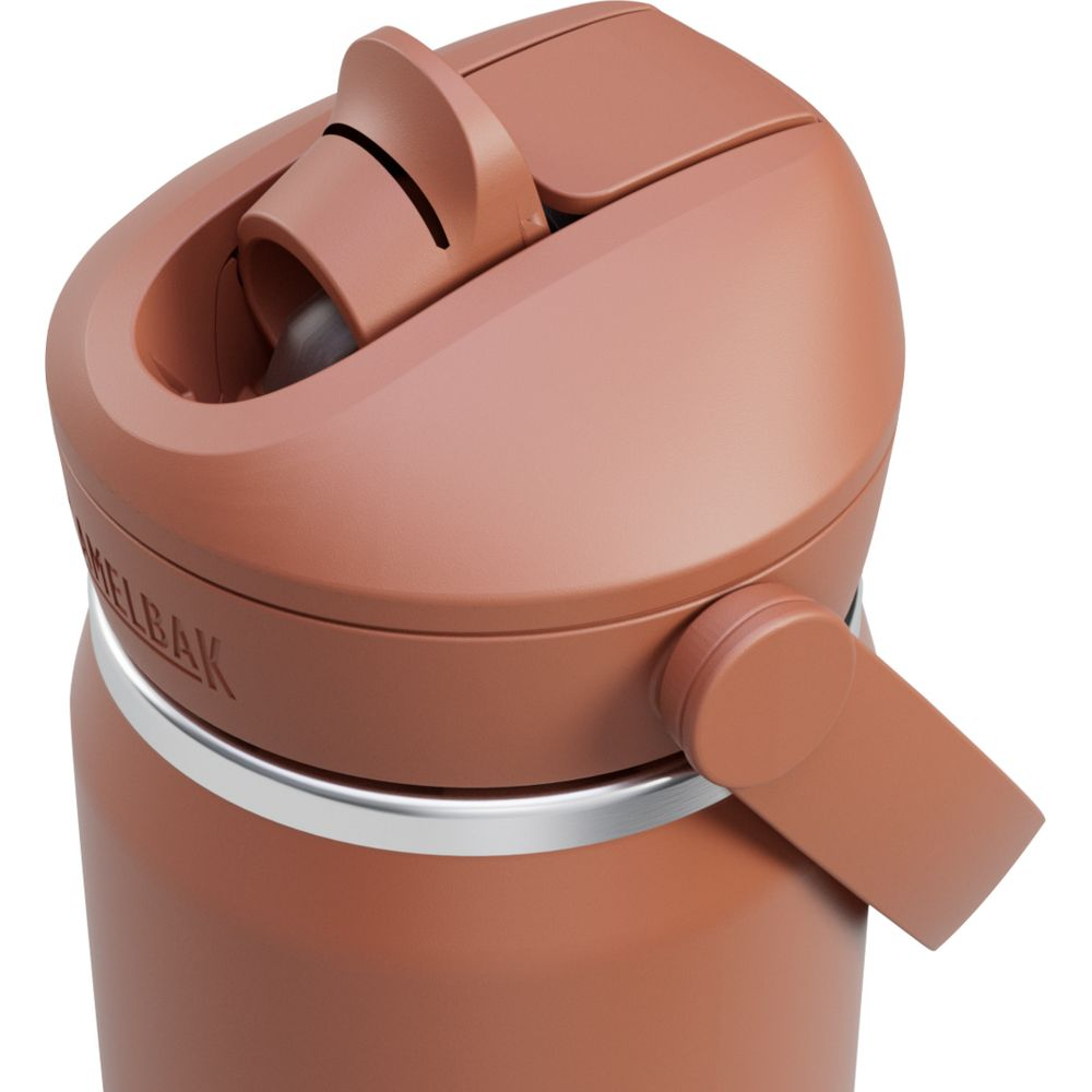 Eine braune Wasserflasche mit einem aufklappbaren Strohhalmdeckel und einem silbernen Band.