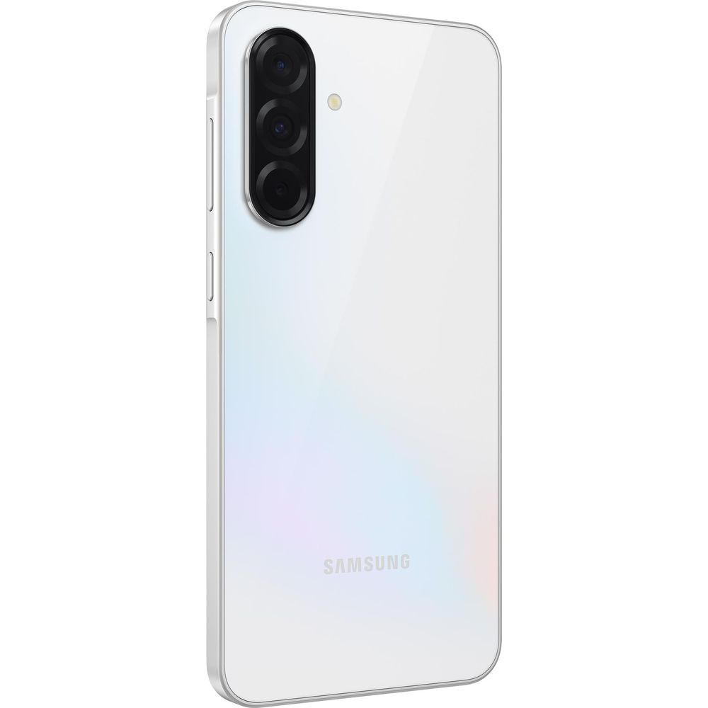 Tył białego smartfona Samsung z trzema obiektywami aparatu.