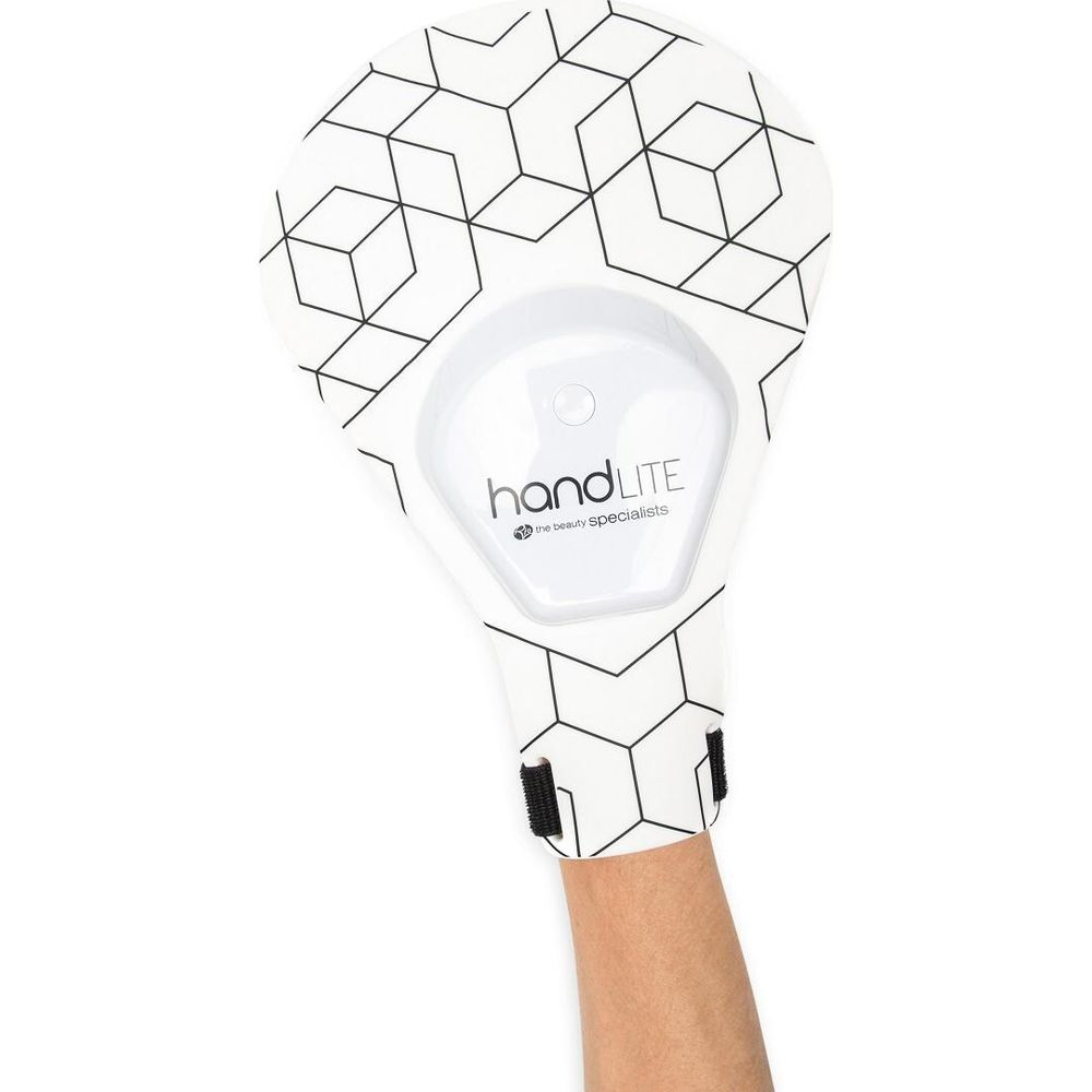 Hand wird in ein HandLite-Gerät mit geometrischem Muster gesteckt.