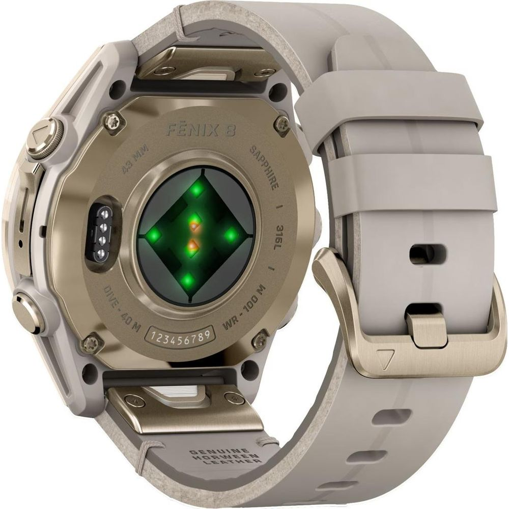Tył szarego smartwatcha Garmin Fenix 8 z czujnikiem tętna.