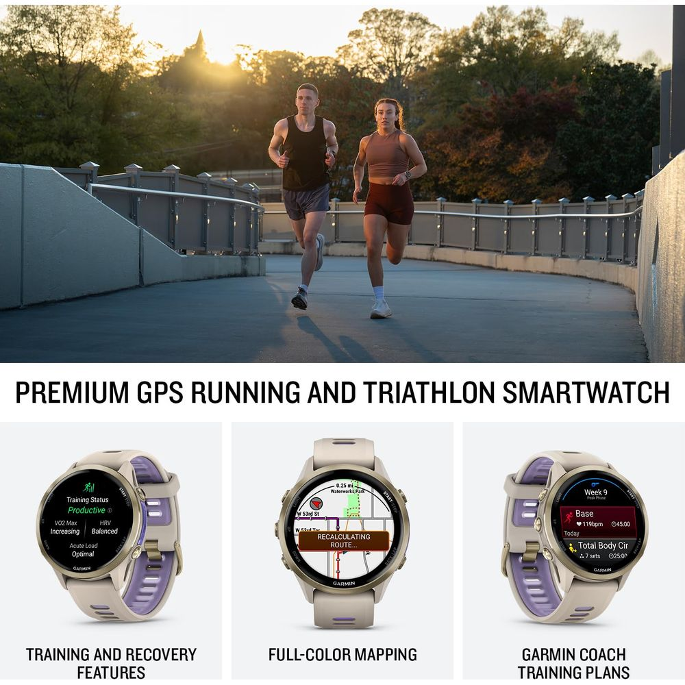 Dwóch biegaczy na moście o zachodzie słońca. Poniżej trzy inteligentne zegarki pokazujące różne funkcje.