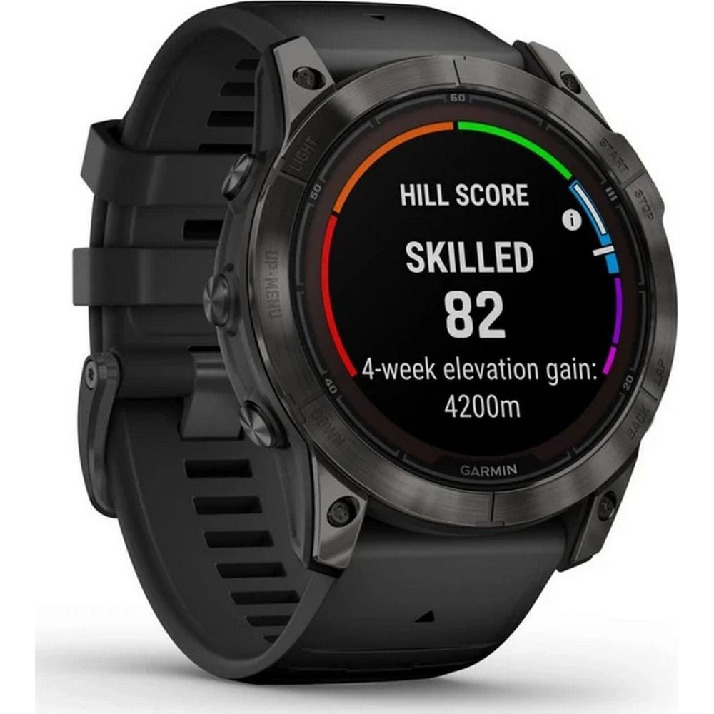 Czarny zegarek Garmin z kolorowym wyświetlaczem pokazującym 'Hill Score' i przewyższenie.