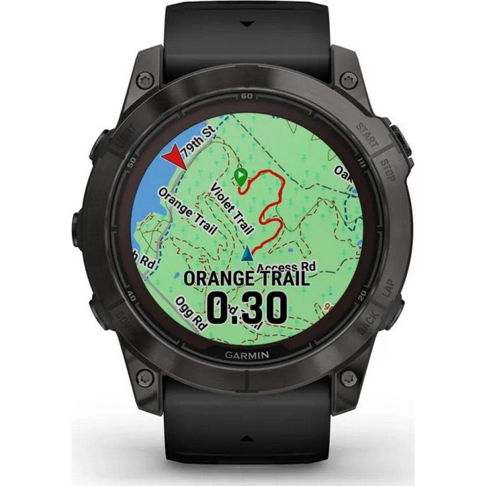 Czarny zegarek Garmin wyświetla mapę szlaków, czas 0:30 i nawigację.