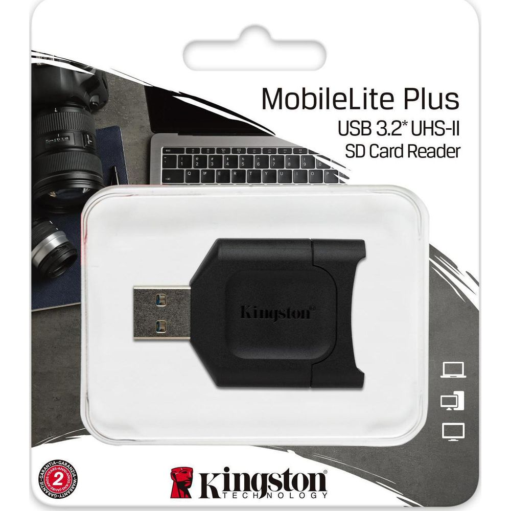 Czytnik kart SD Kingston MobileLite Plus w opakowaniu, z klawiaturą laptopa.