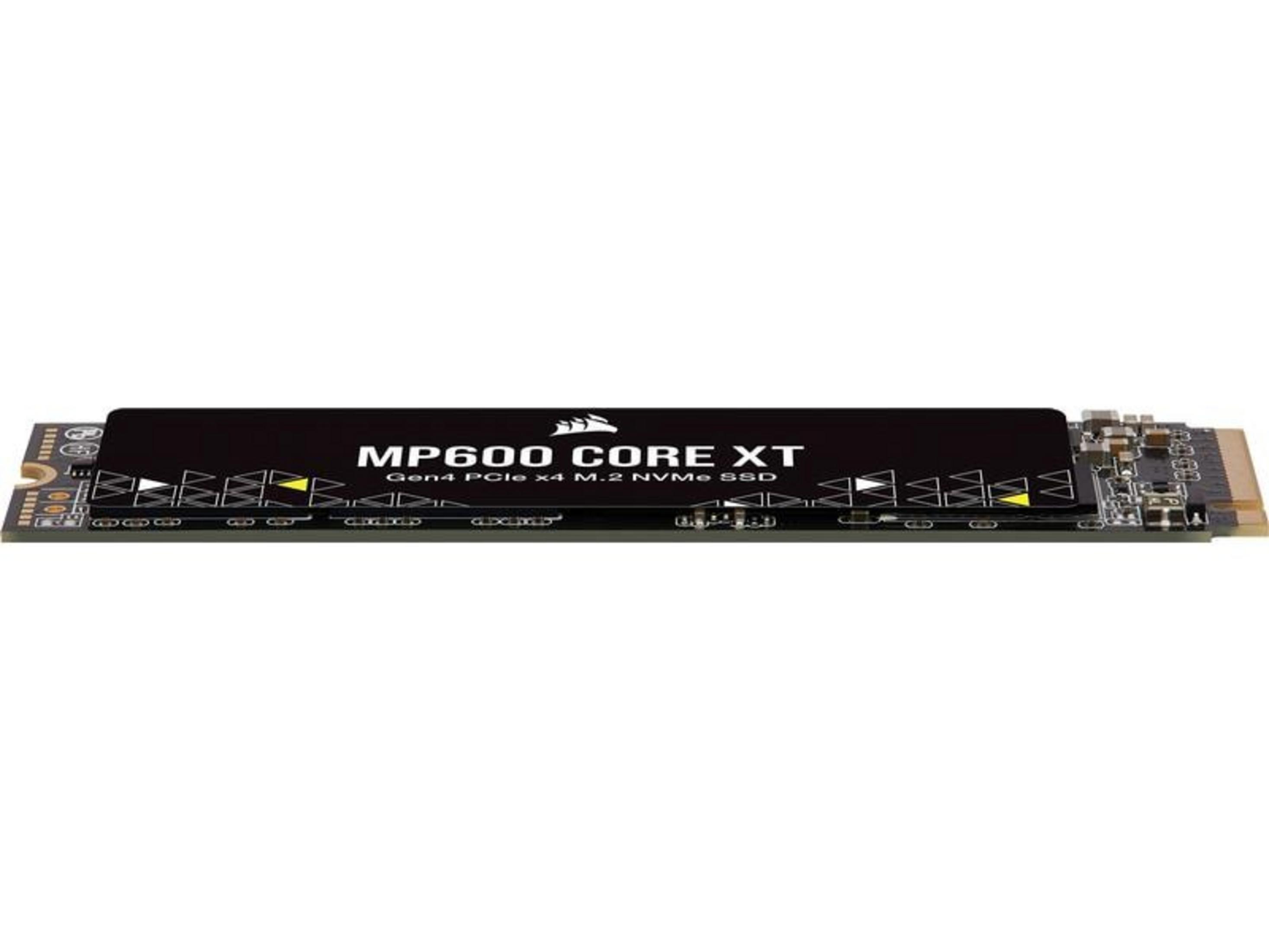 Dysk SSD M.2 NVMe Corsair MP600 CORE XT z czarną naklejką i złotym złączem.