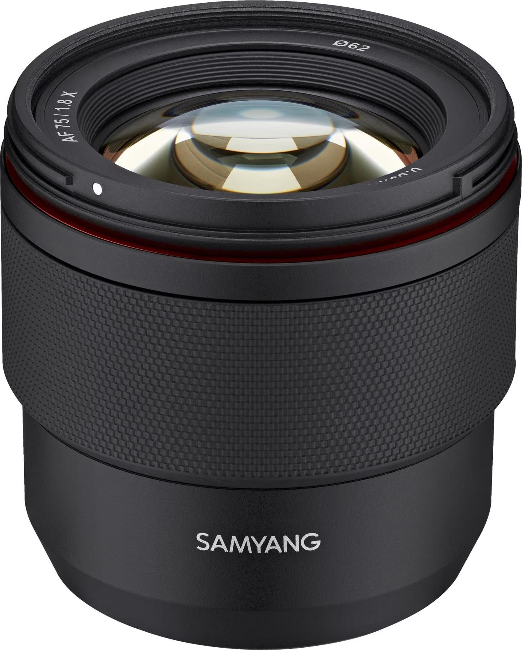 Ein schwarzes Samyang AF 75mm f/1.8 X Objektiv mit roten Akzenten.
