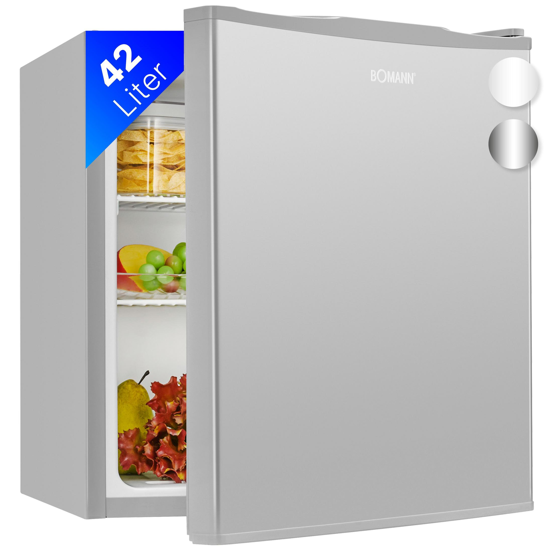 Ein silberner Mini-Kühlschrank mit offener Tür, gefüllt mit Lebensmitteln und Früchten.