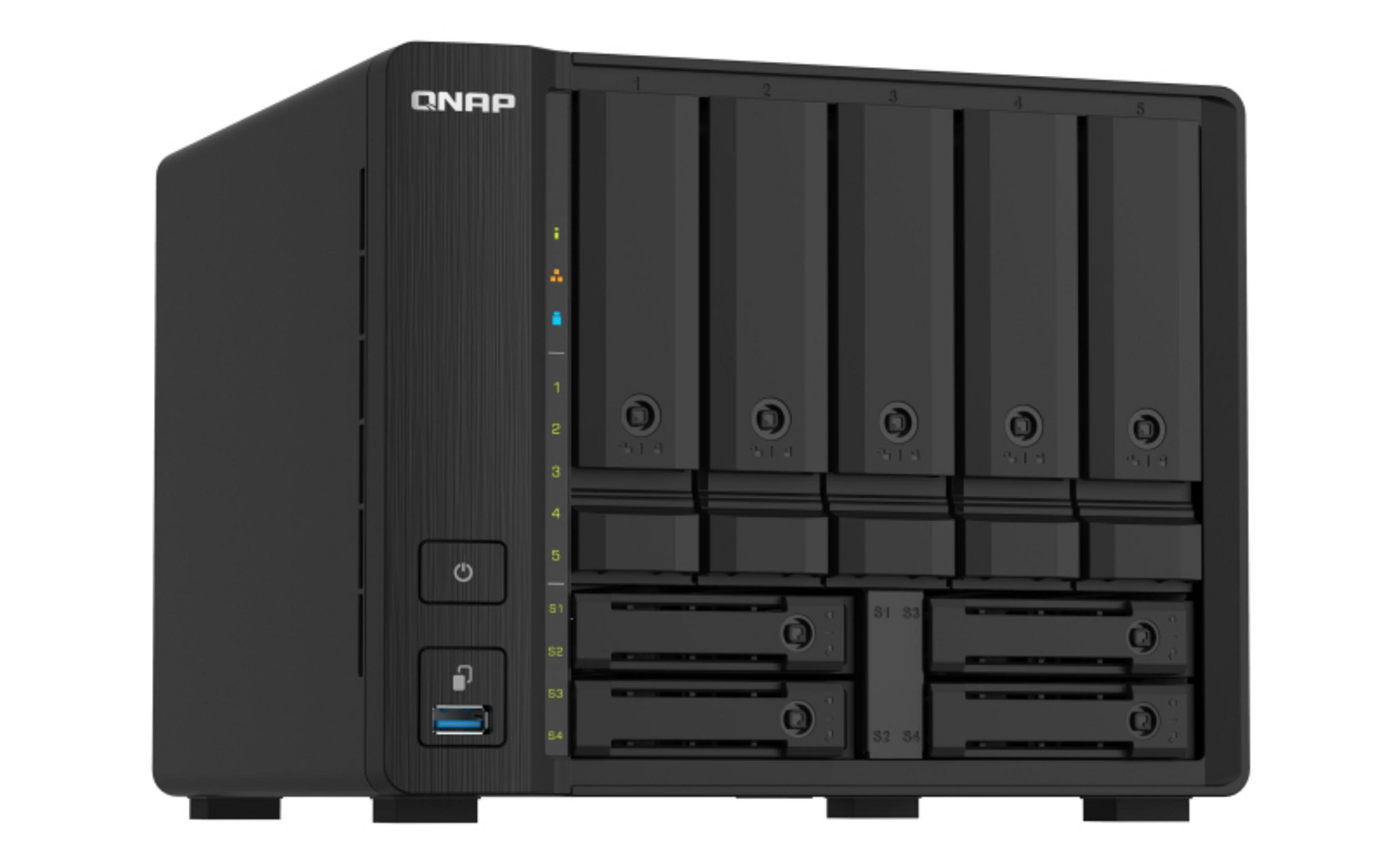 NAS QNAP negro con 5 bahías de unidad arriba y 4 abajo.