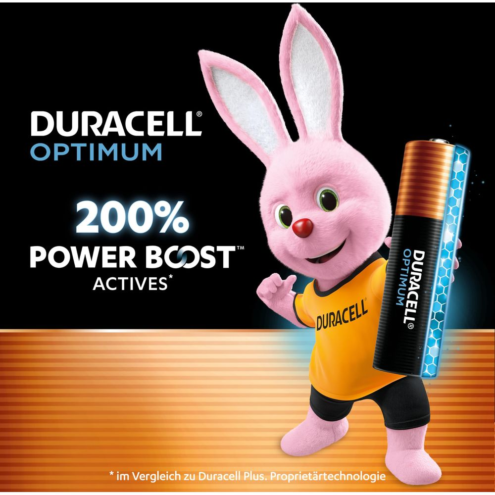 Un coniglio Duracell rosa tiene una batteria Duracell Optimum.