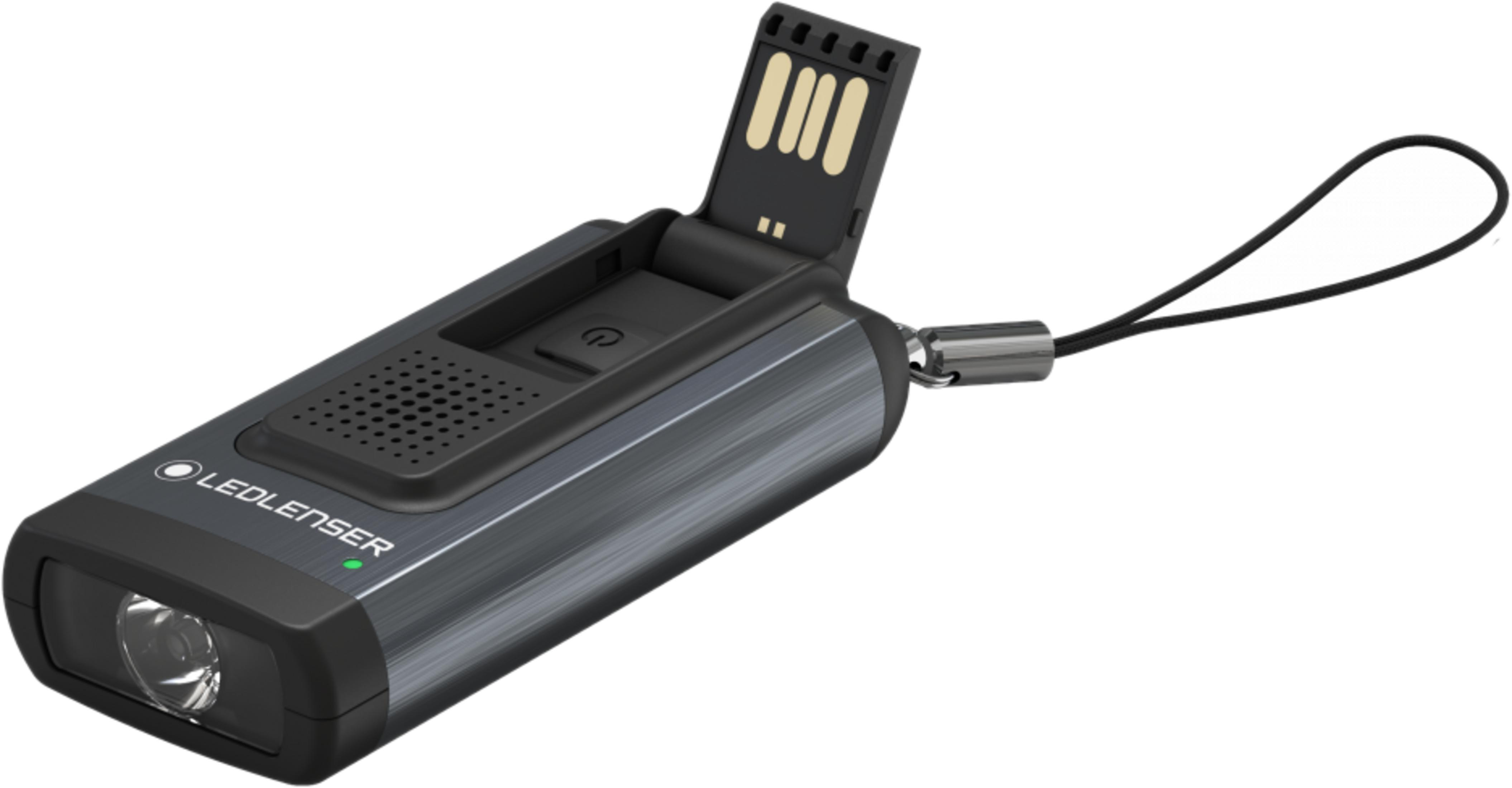 Czarna latarka brelokowa Ledlenser ze złączem USB i otworem na soczewkę.