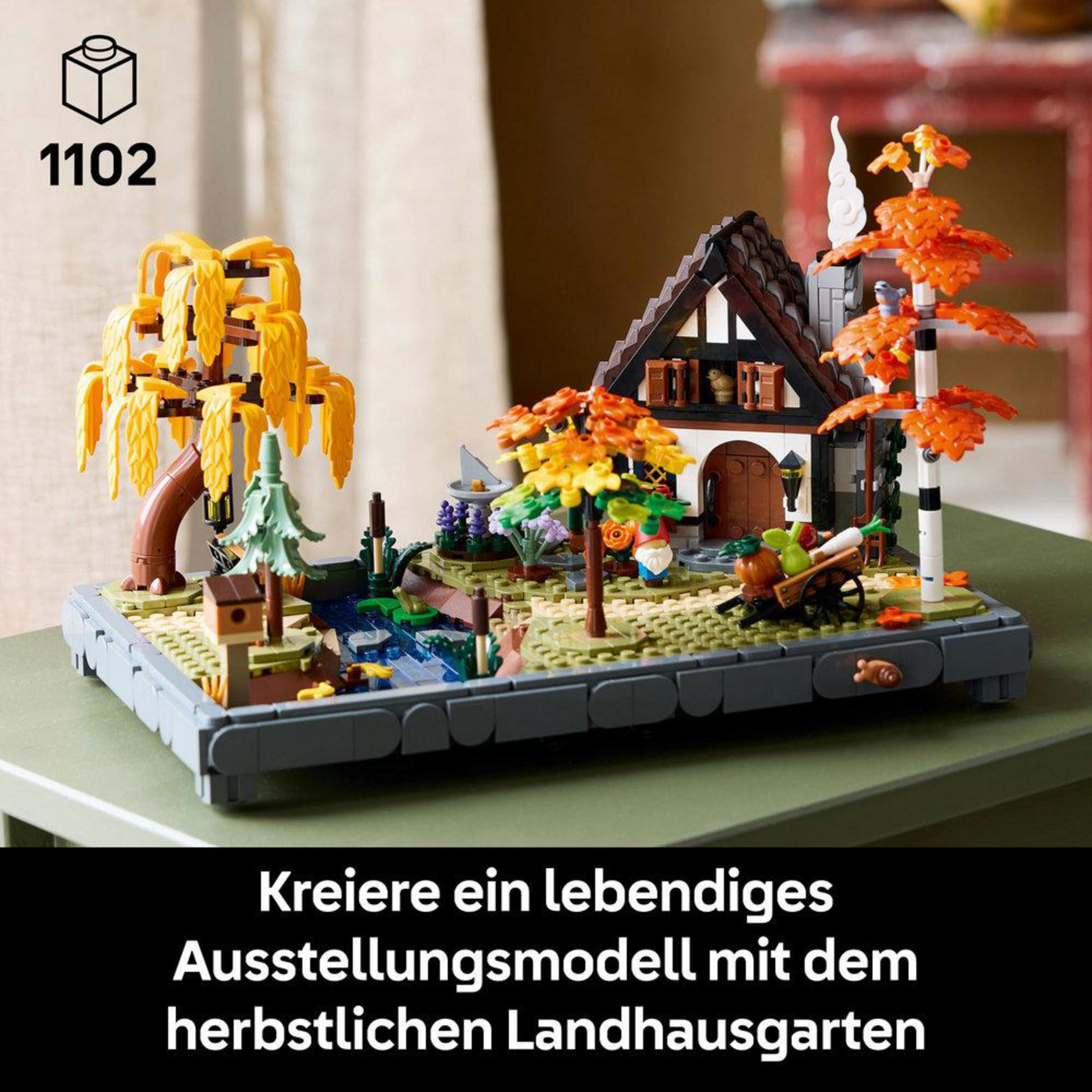 Model Lego jesiennego domu z ogrodem, stawem i drzewami.