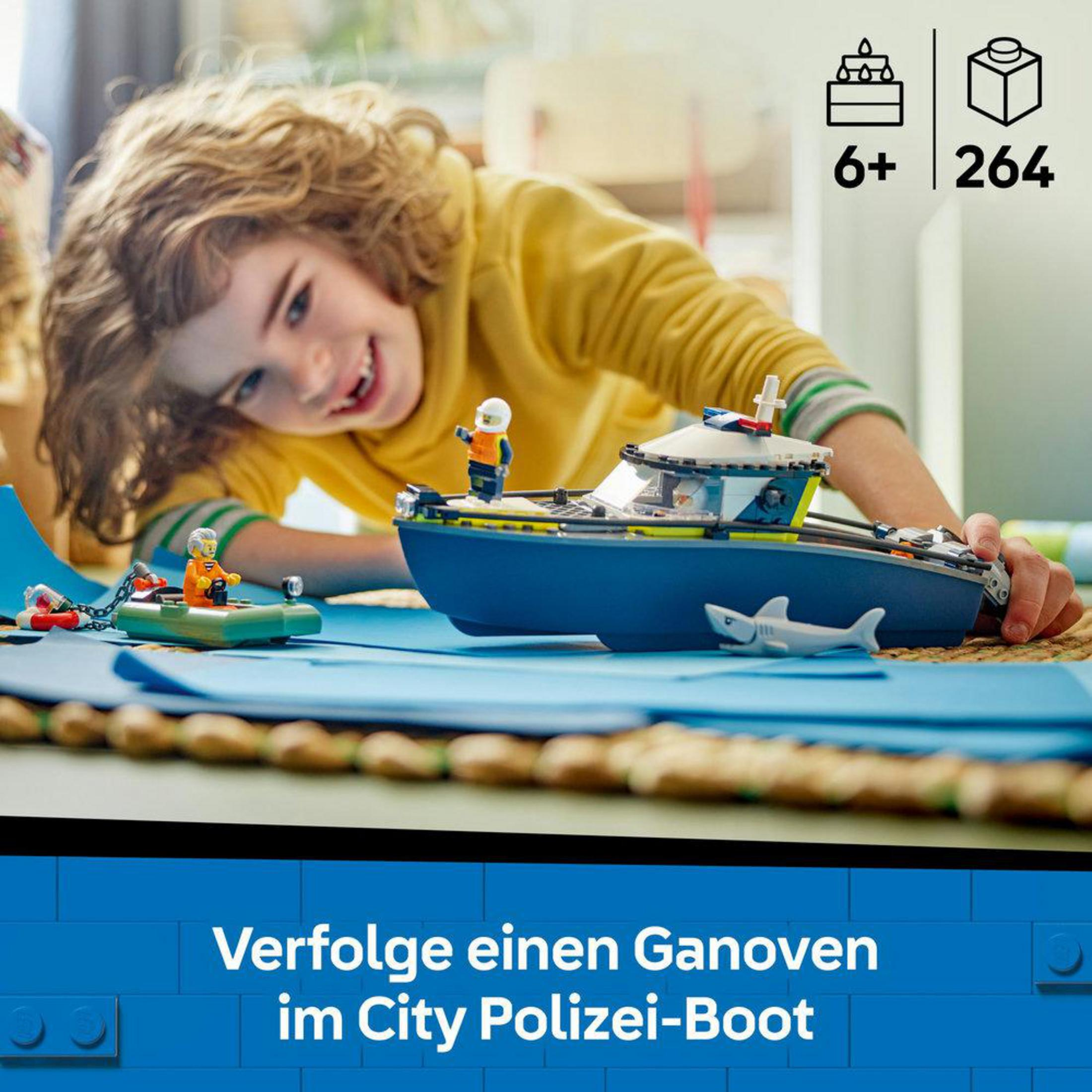 Dziecko bawi się łodzią policyjną Lego i figurką rekina. Wiek 6+, 264 el.