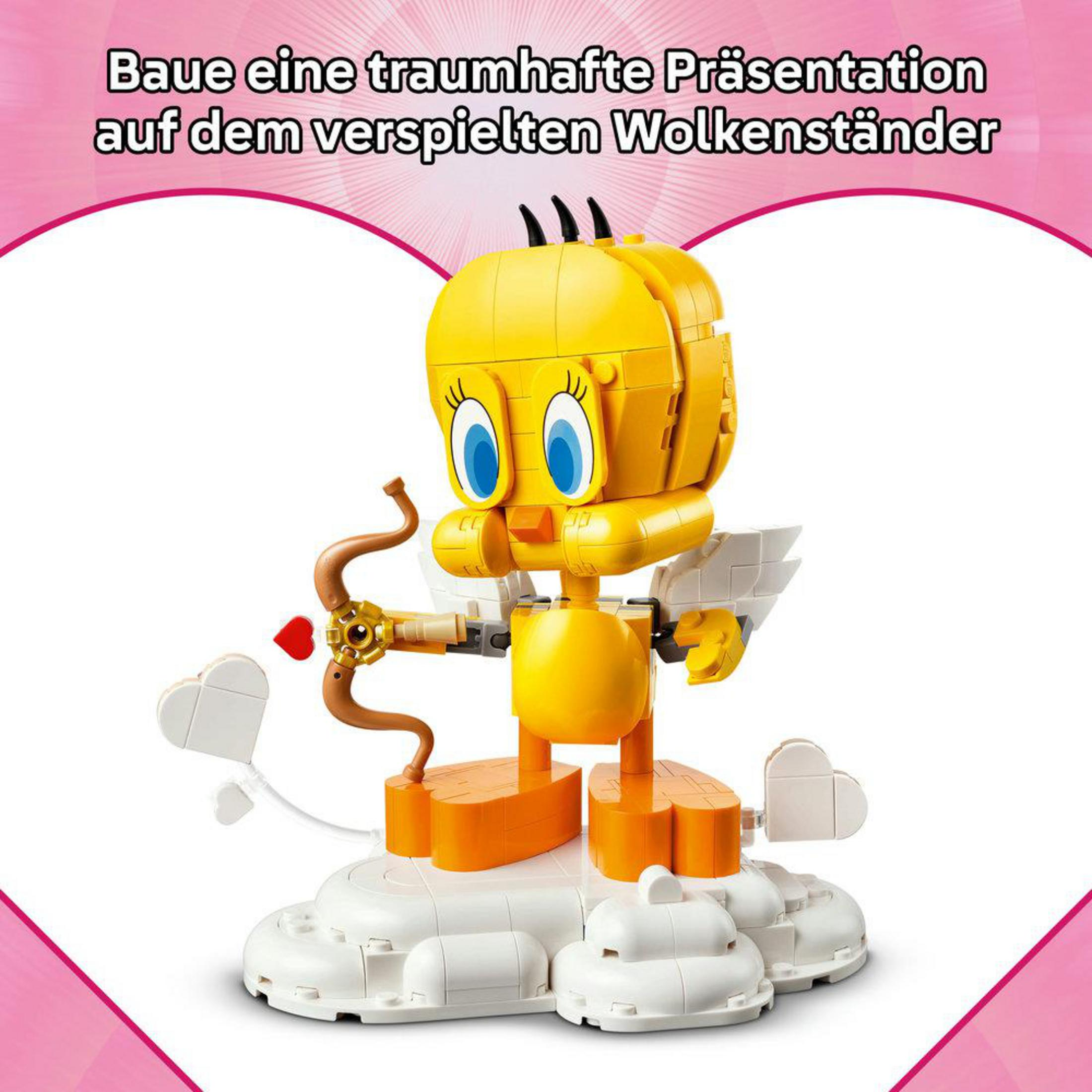 LEGO Tweety jako Amor z łukiem i strzałą, na chmurach.