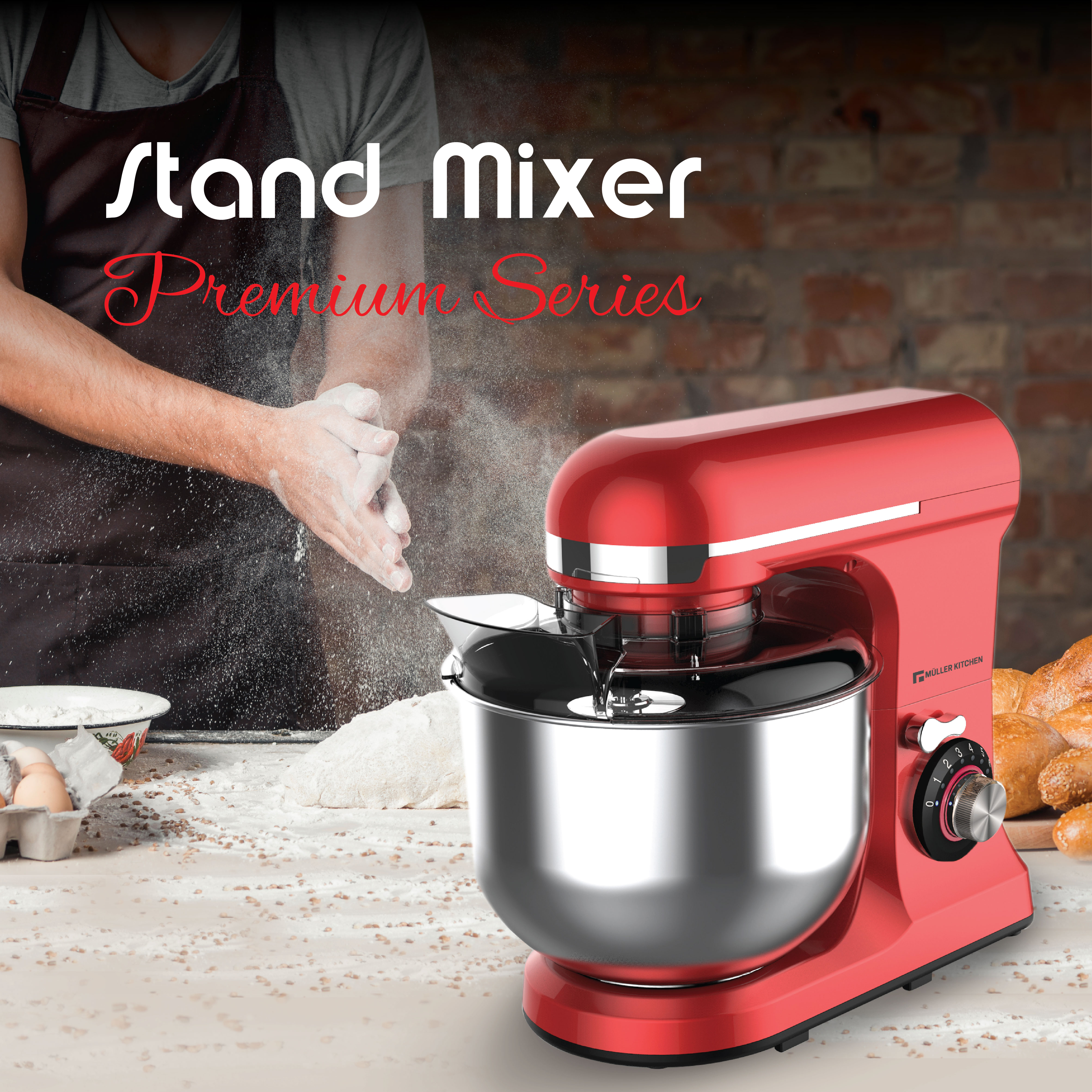 Un robot de cocina rojo con bol de acero inoxidable y un panadero detrás.