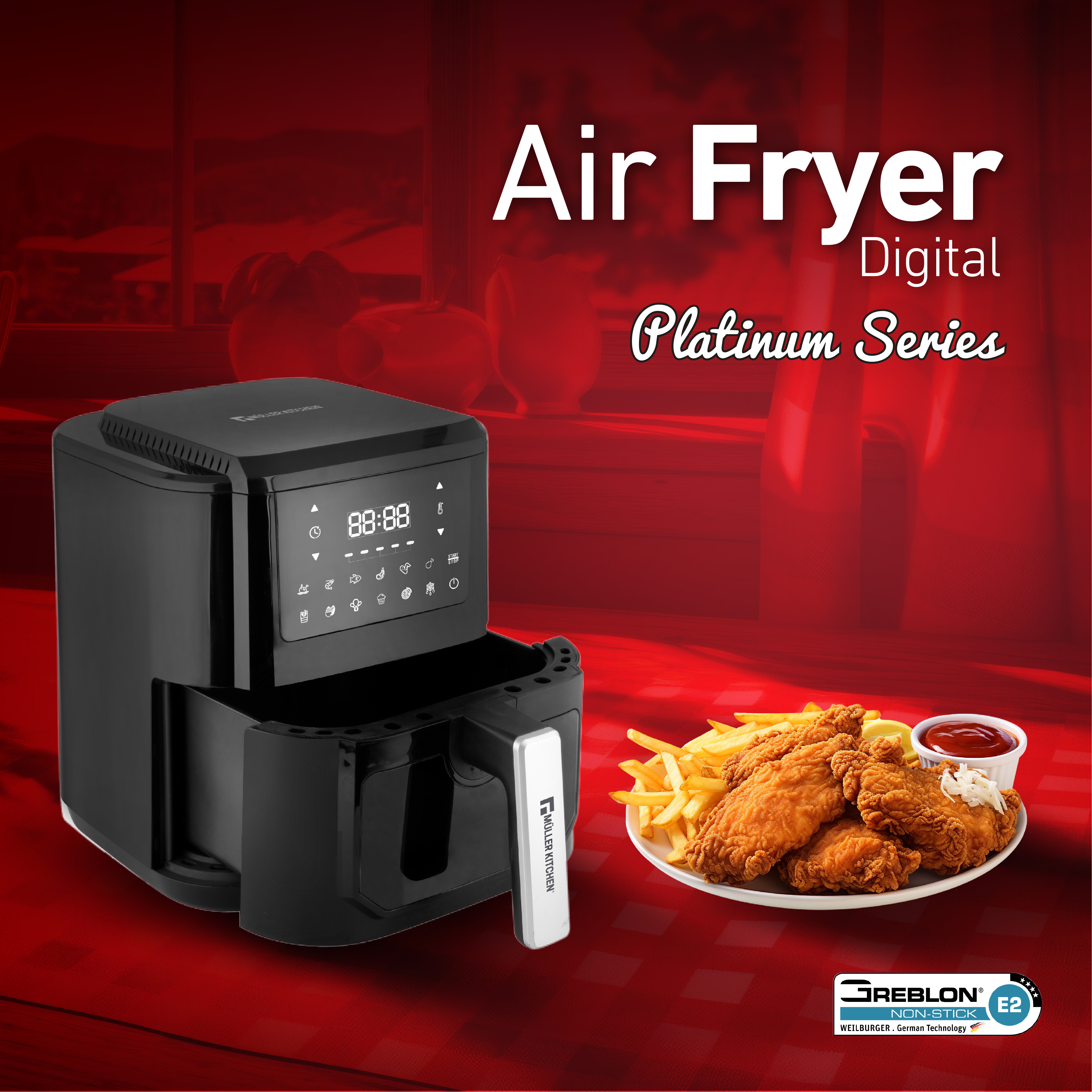 Freidora de aire digital negra con papas fritas y trozos de pollo.