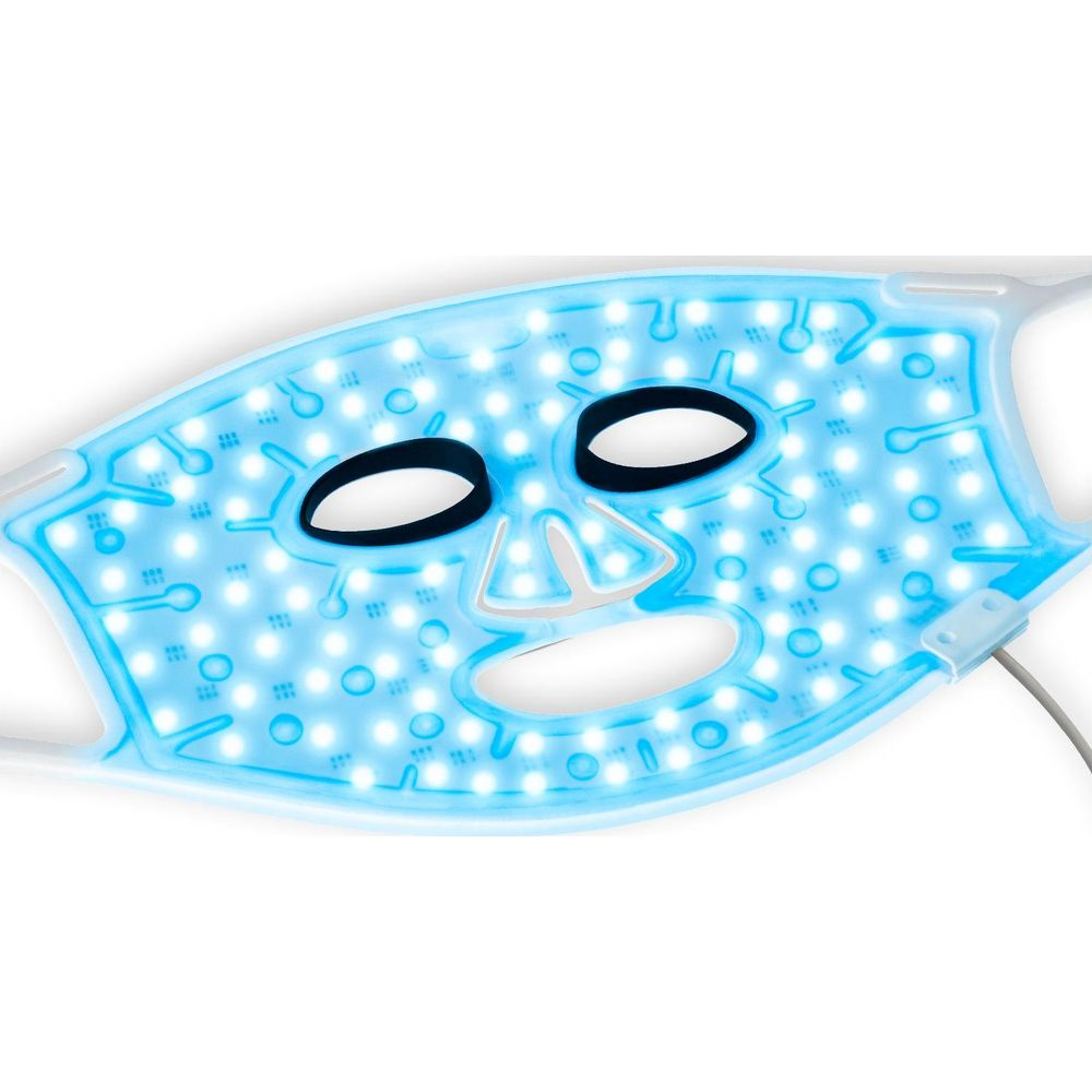 Una maschera facciale a LED blu con ritagli per occhi e bocca poggia su sfondo bianco.