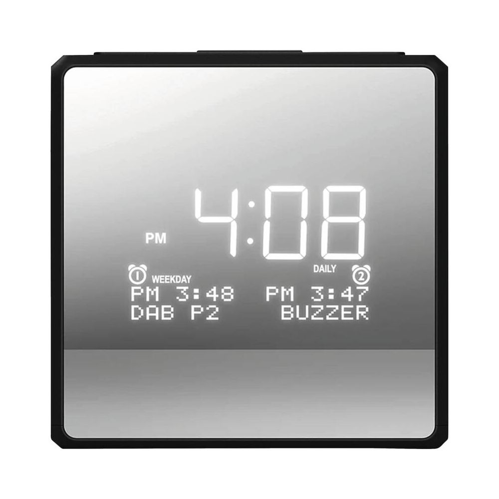 Ein schwarzer digitaler Wecker zeigt 16:08 Uhr an, mit Alarmeinstellungen für Wochentag 15:48 Uhr DAB P2 und täglich 15:47 Uhr BUZZER.