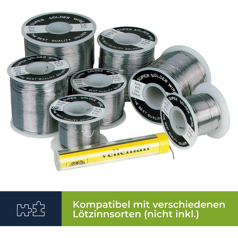 Kilka szpul drutu lutowniczego i jeden pręt lutowniczy na białym tle.