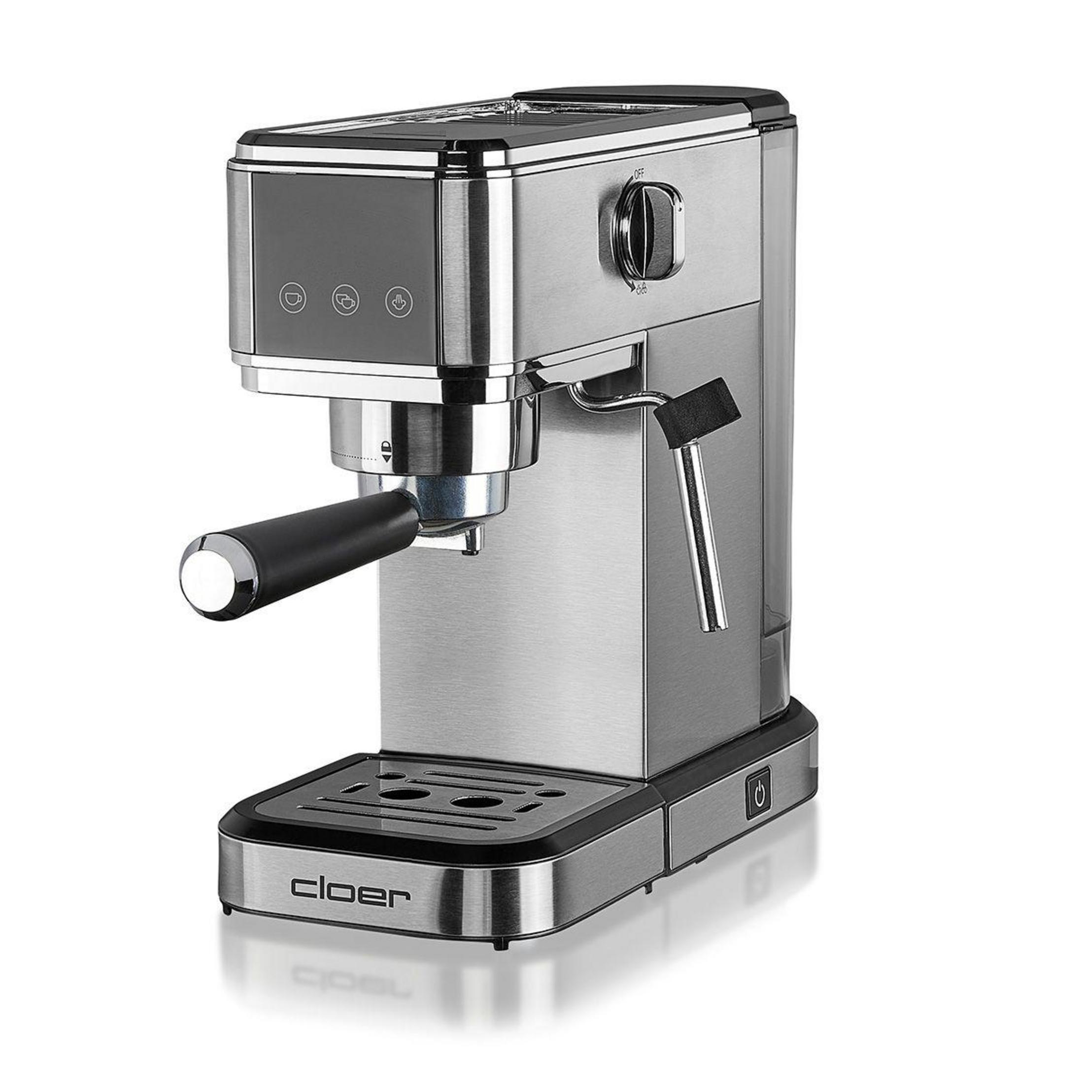 Eine silberne Kaffeemaschine mit schwarzem Griff und Knöpfen.